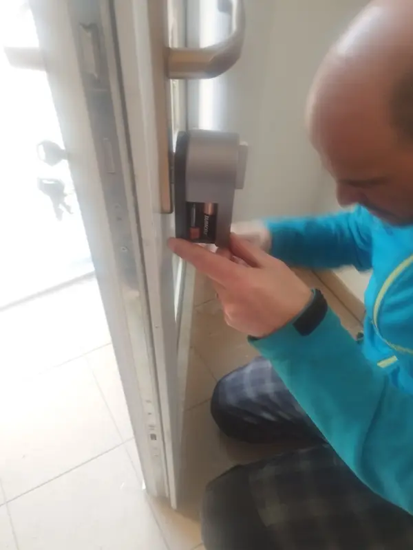 Montáž smart locku na dveře